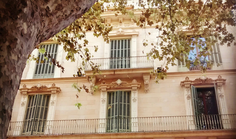 Fachada del edificio de Mallorca Law en Palma